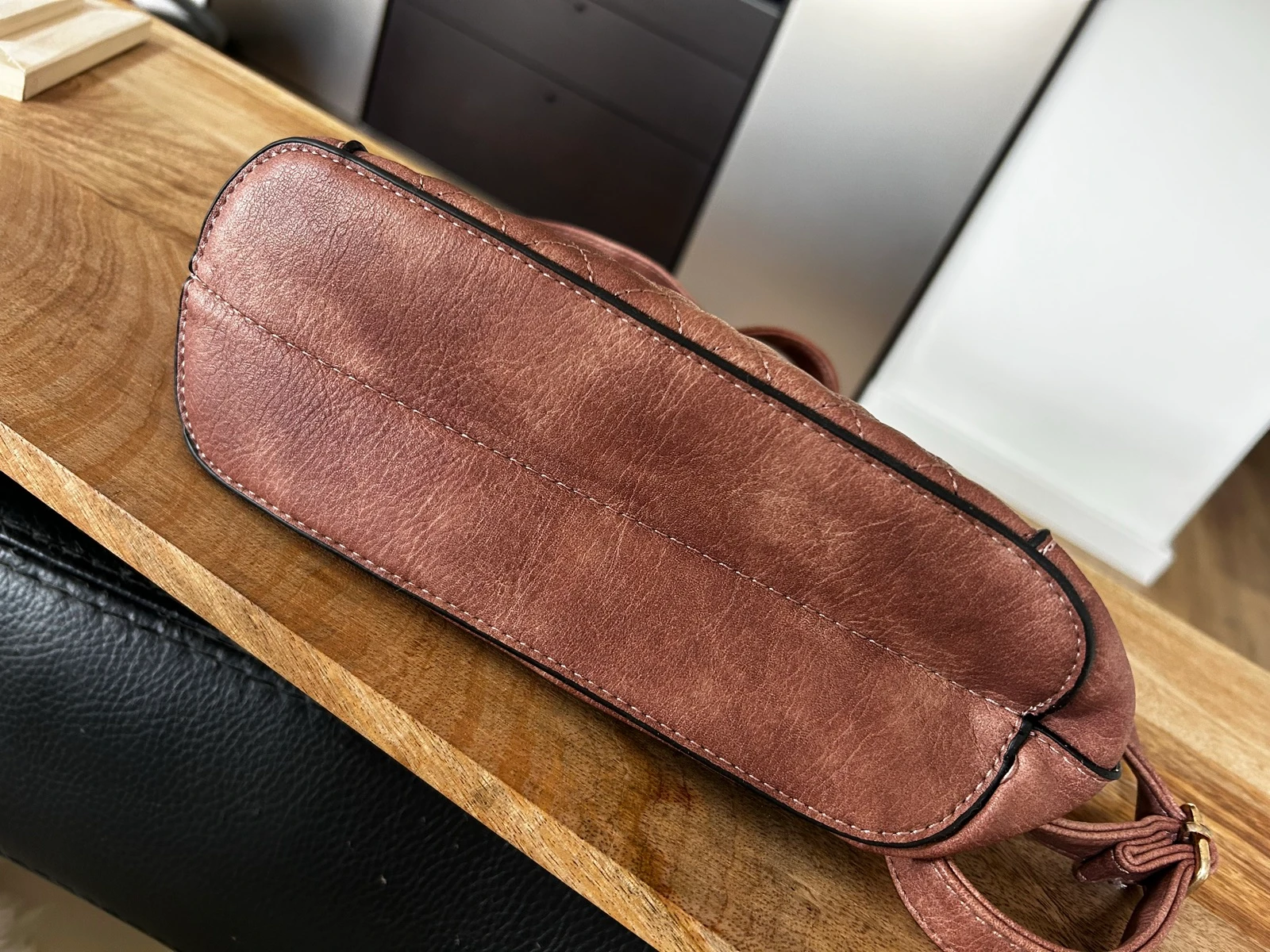 Copper Pink Distressed Leather Shoulder Bag – New Condition – photo 4